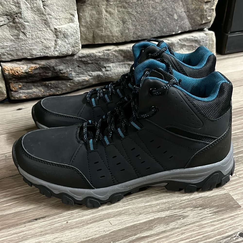 Avalanche hiking boots/7.5
